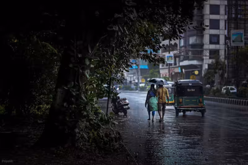 Monsoon Rain vs. Heatwave 1 Monsoon rain and heatwave conditions affecting India this week.