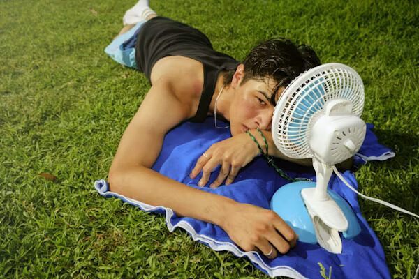 Portable Neck Fans vs. Cooling Vests e1781777634441 Portable Neck Fans vs. Cooling Vests