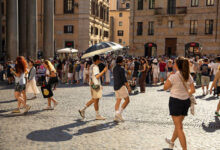 heatwave Europe city street summ heatwave Europe city street summer crowd