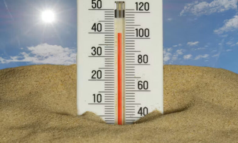 photo 1751889188945 f15e42becd73 1 wet bulb temperature with high heat and humidity conditions during summer weather.