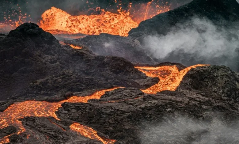 indonesia volcanoes erupt